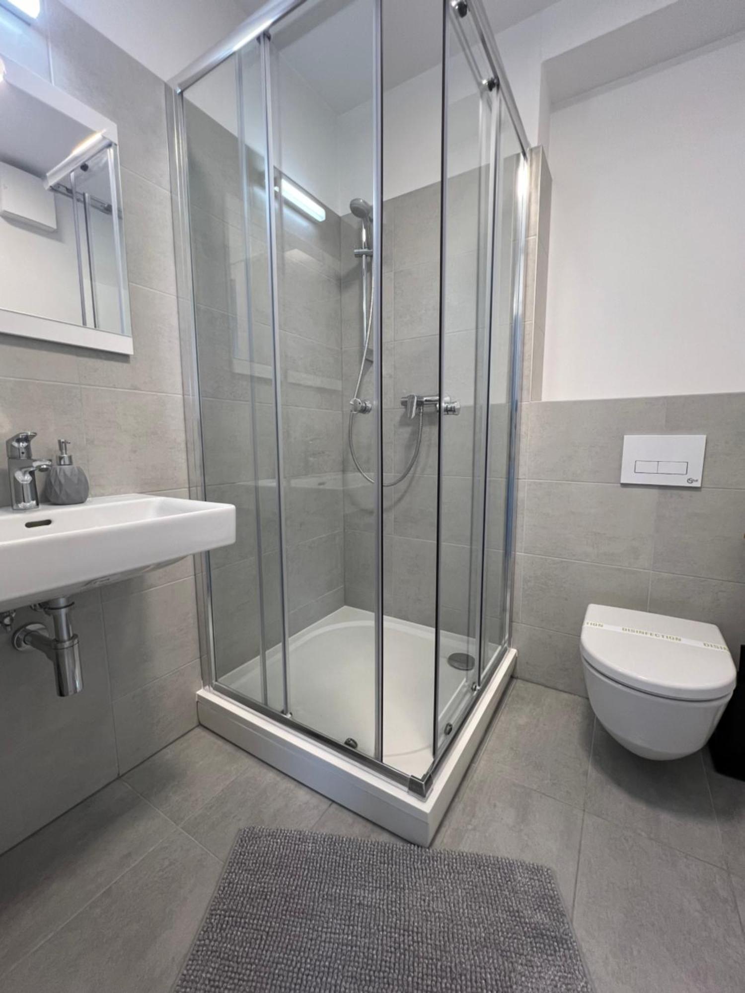 Skau Piano Family & Business Apartment Free Parking 브라티슬라바 외부 사진