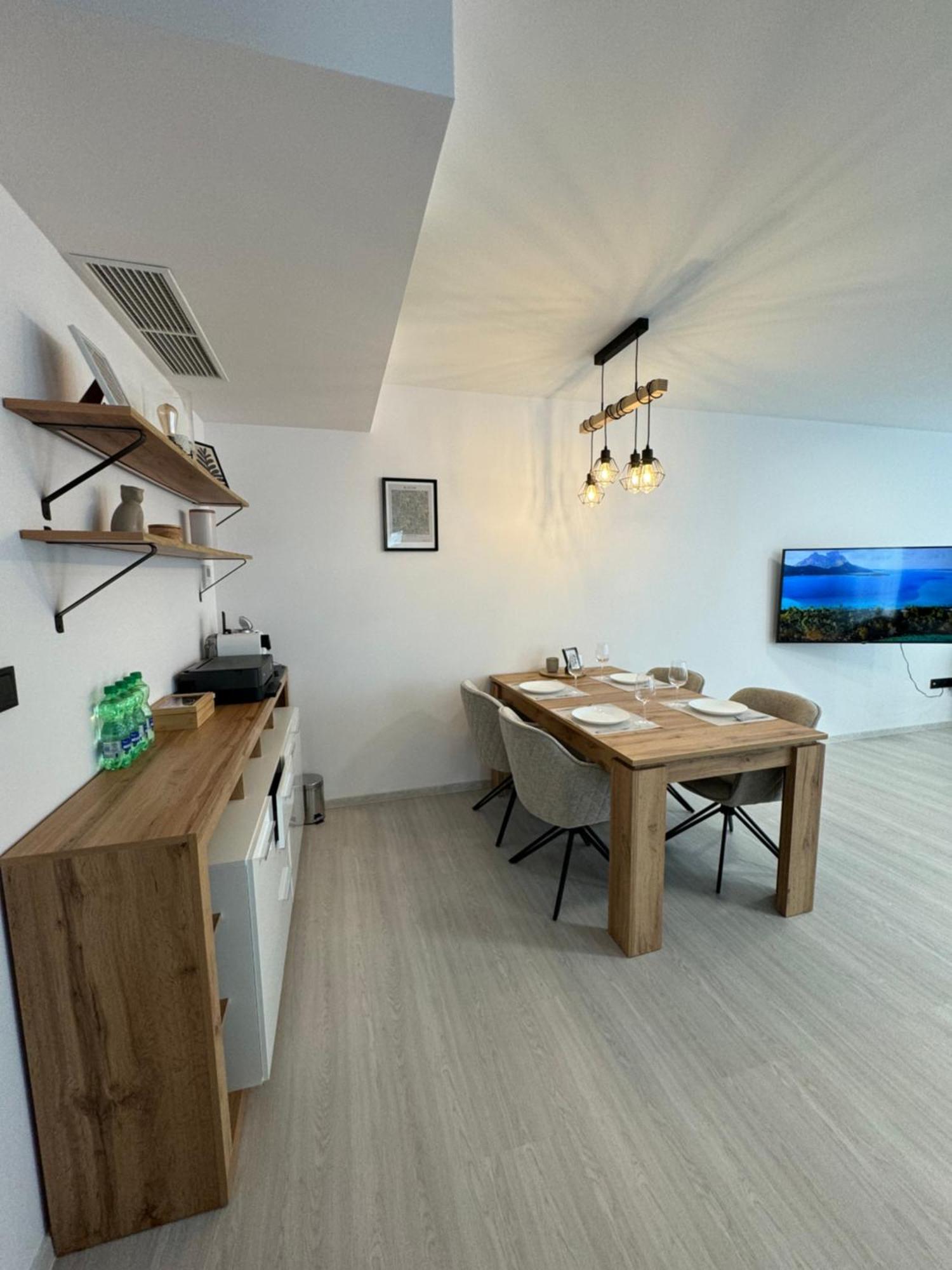 Skau Piano Family & Business Apartment Free Parking 브라티슬라바 외부 사진